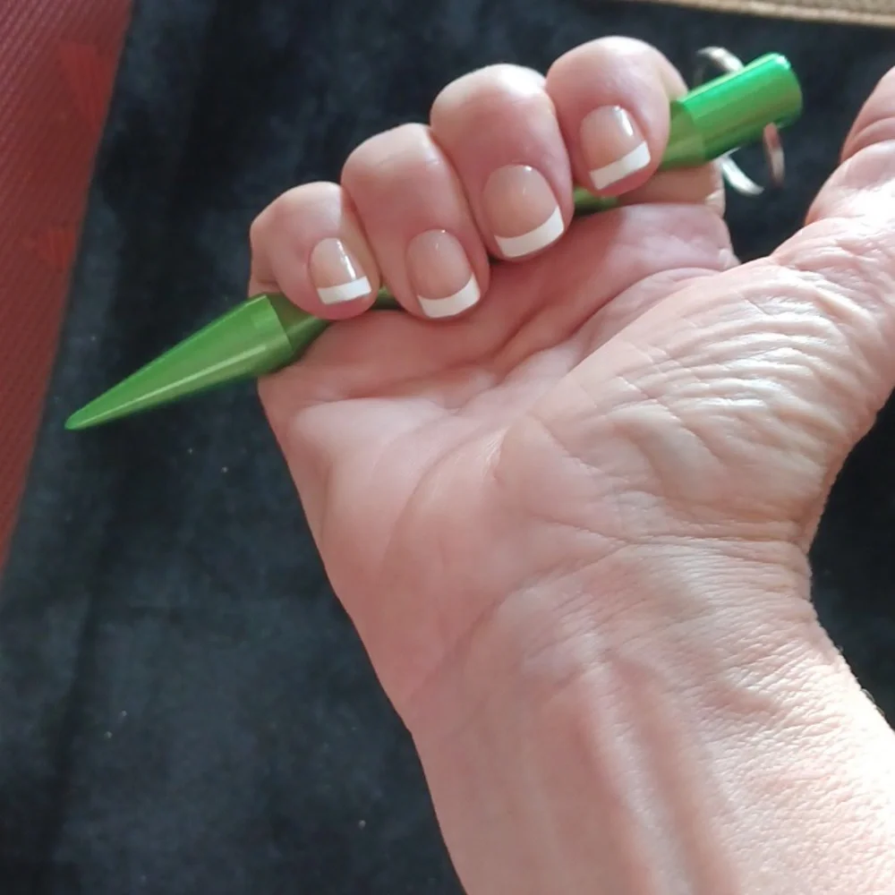 Safety striker bolt keychain GREEN - Picture 3 of 3